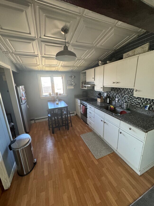 10 Carver St 10 Carver St Pawtucket RI 02860 Apartment Finder