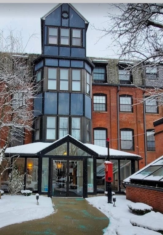 Building Photo - 21 Linden St