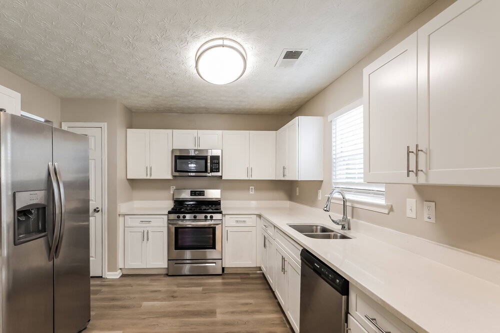 Building Photo - 550 Gardinia Dr