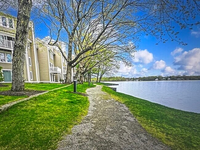 Building Photo - 78 Pointe Rok Dr