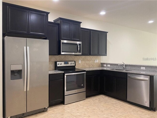 Building Photo - 9141 Hillcroft Dr