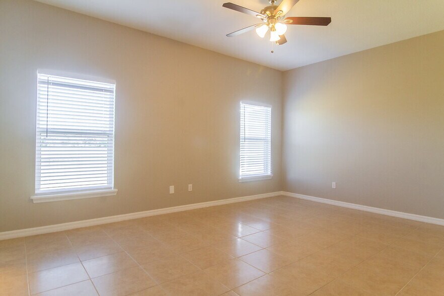 Building Photo - 322 Fieldstream W Blvd