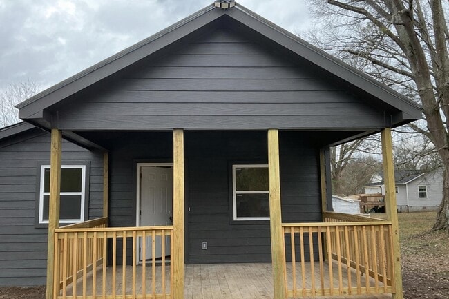 Building Photo - 2 Smith Rd