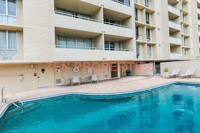 Building Photo - 2 bedroom, 2 bath & 1 parking for rent at Royal Court