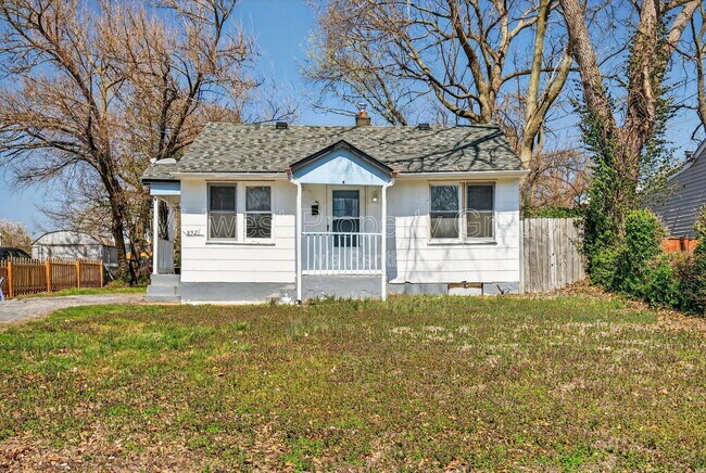 Building Photo - 8921 Higginson Ave