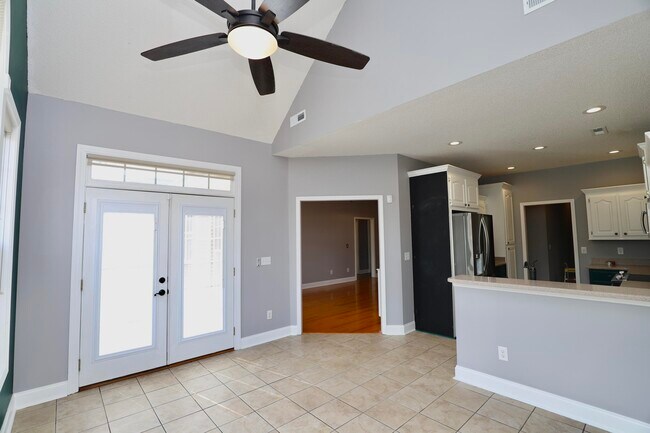 Building Photo - 1855 Beachforest Way