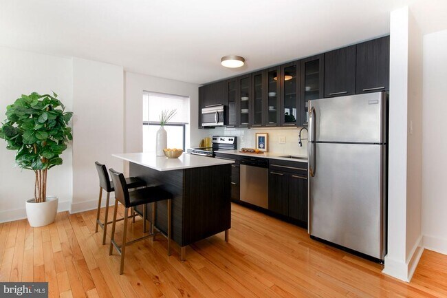 Primary Photo - 633 W Rittenhouse St