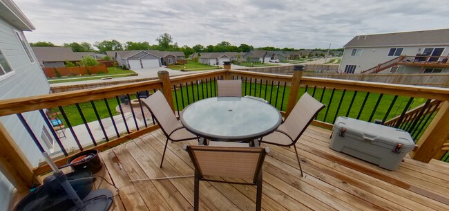 Building Photo - 3D TOUR + BEAUTIFUL HOME + 3 Car Garage + Fenced In Yard! Available July 3rd!