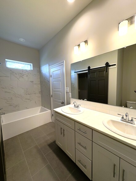 master bathroom - 107 Centre Sarcelle Blvd