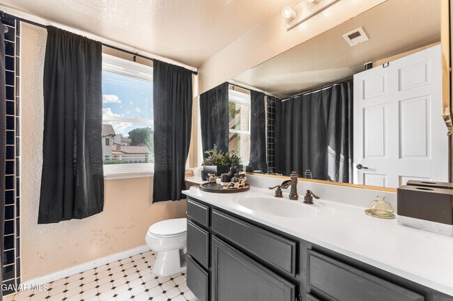 Building Photo - 5641 Hickory St