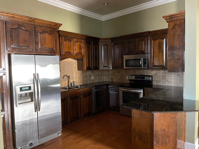 Building Photo - 102 N Front St