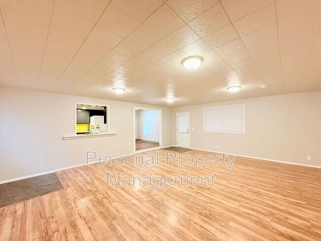 Building Photo - 4603 NE 122nd Ave