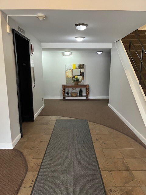 Building Photo - 2423 N Kennicott Dr