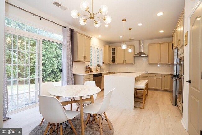 Building Photo - 20779 Crescent Pointe Pl