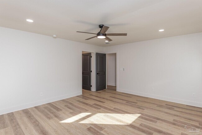 Building Photo - 2540 Hallmark Dr