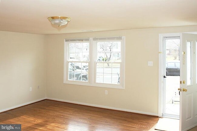 Building Photo - 1260 Wilshire Dr