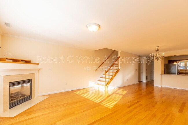 Building Photo - 330 Crystal Ave