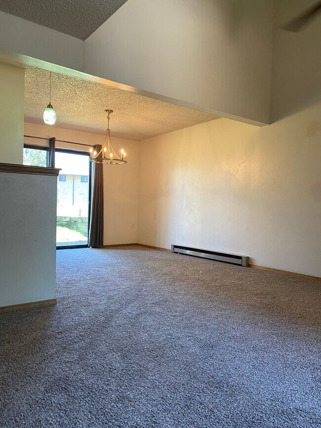 Building Photo - Village Seven 2 Bedroom Townhome with Wood...