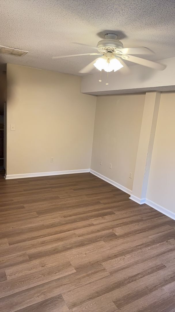 Building Photo - Ideal Home Located in the City Limits