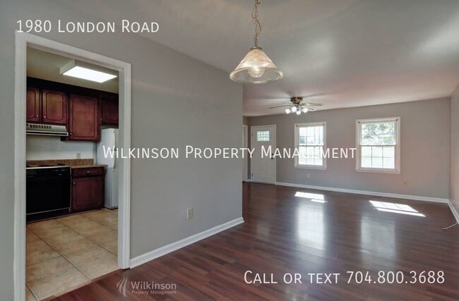 Building Photo - 3 Bedrooms, 2 Baths Ranch In Mooresville Q...