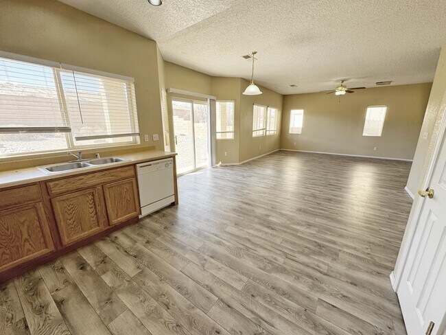 Building Photo - 1131 Pacaya Dr NW