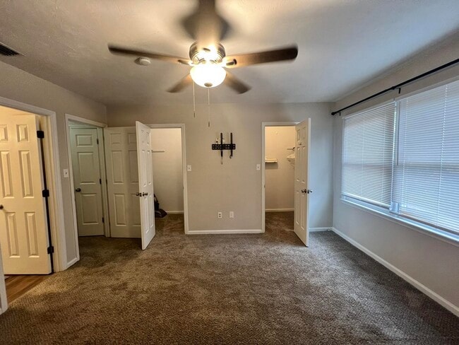 Building Photo - 1000 Holland Dr