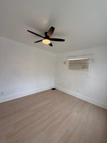 Building Photo - 1447 W 101st St