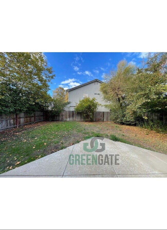 Building Photo - Two story 4 bedroom, 2.5 bath home in Stockton! AVAILABLE NOW!!