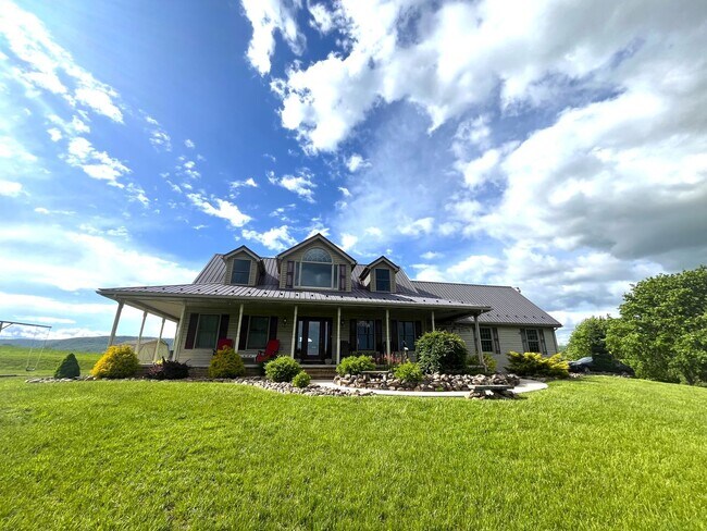 Building Photo - Spacious 4BR/3.5BA Single Family Home on 2...