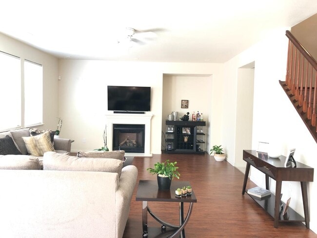 Building Photo - 1868 White Sands St