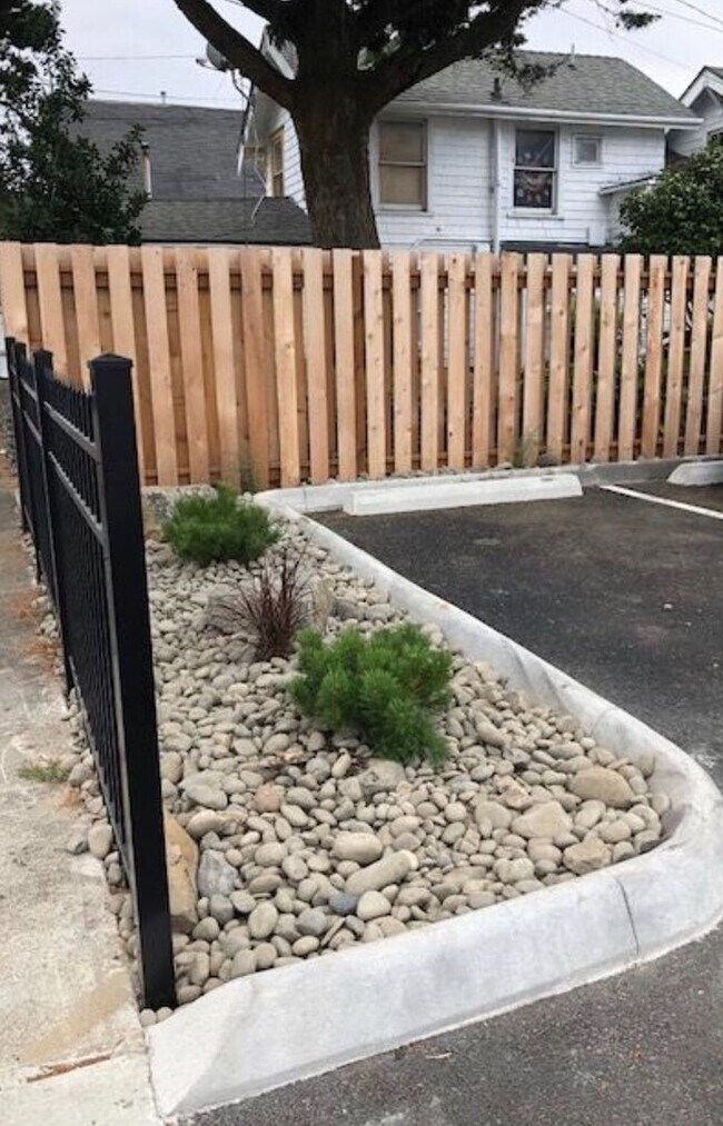 Building Photo - Hermosa Park Fourplex