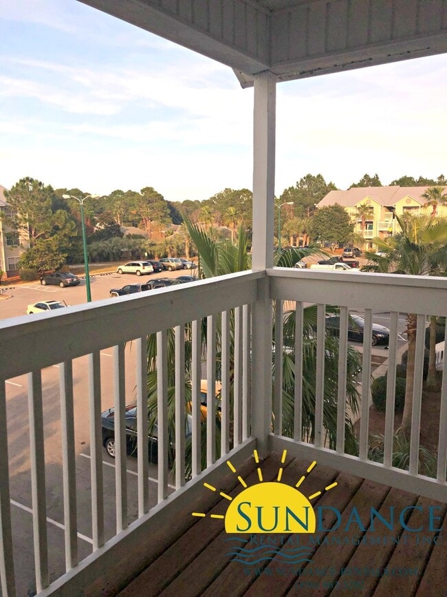 Building Photo - Convenient Destin Living with Community Am...