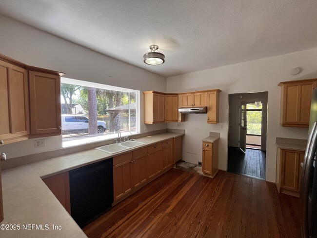 Building Photo - 4242 Irvington Ave