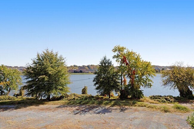 Building Photo - 88 V St SW