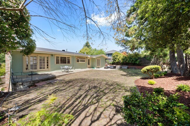 Building Photo - 35 Franciscan Way