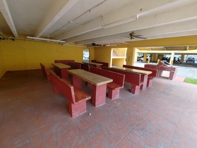 Building Photo - 1555 W 44th Pl