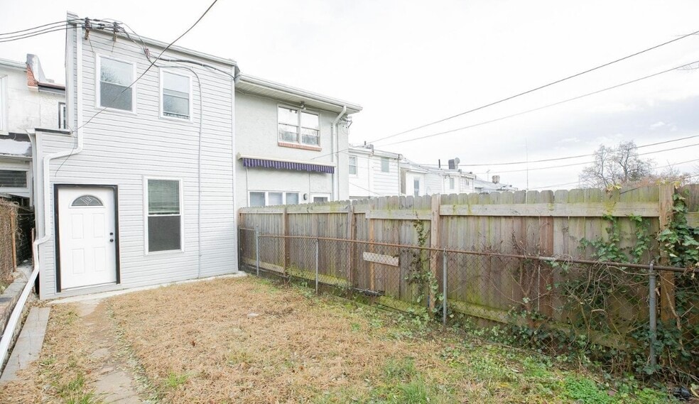 Building Photo - 6170 Lawnton St