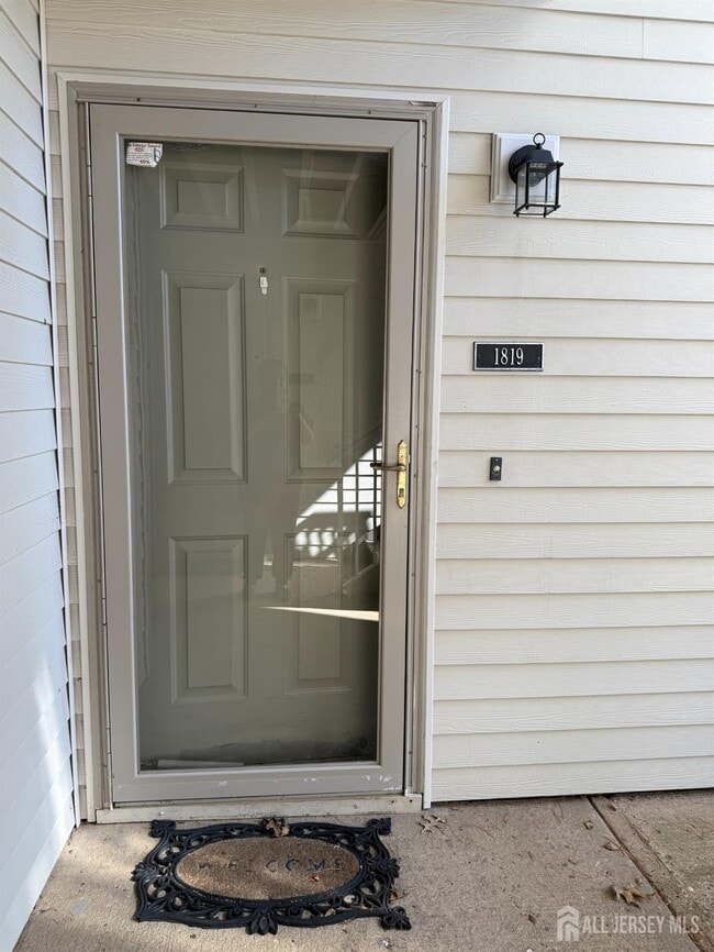 Building Photo - 1819 Ravens Crest Dr