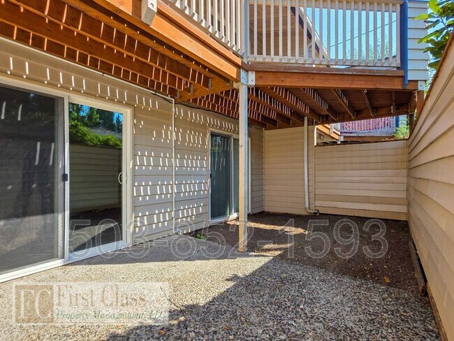 Building Photo - 8500 SW Canyon Dr