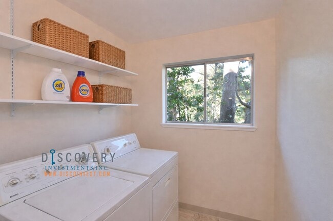 Building Photo - Four Bedroom Montclair Home with Forest Views