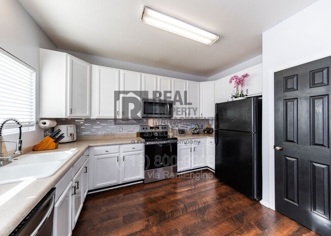 Building Photo - 2214 Cowhand Pl