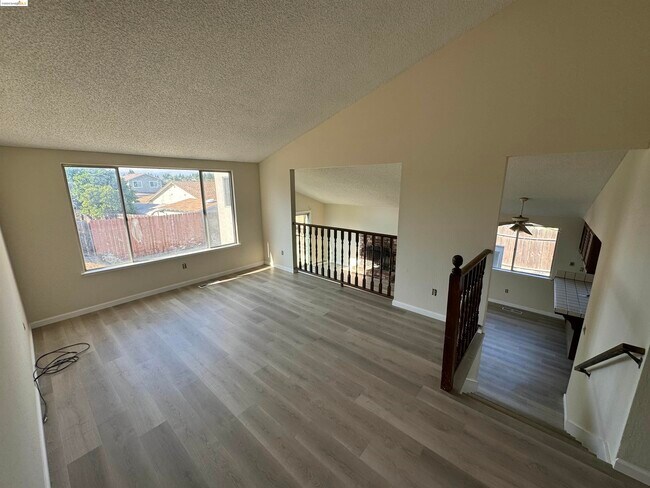 Building Photo - 912 Coyote Ct