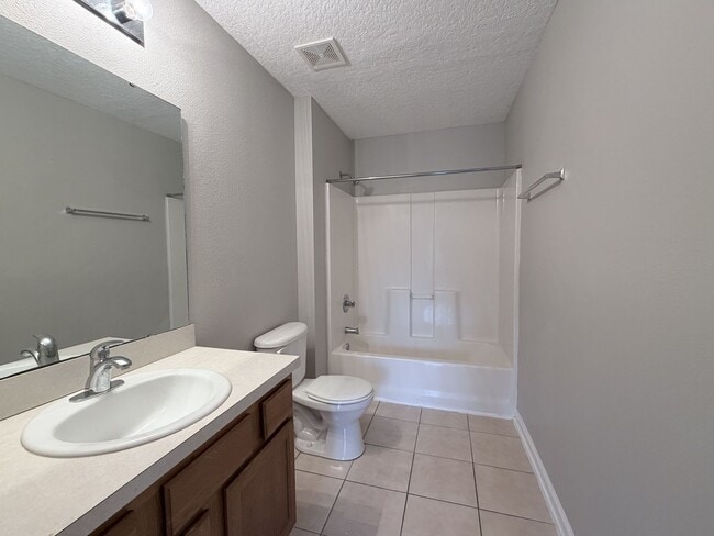 Building Photo - 2/2 Condo  in Merrill Pines Gated Community