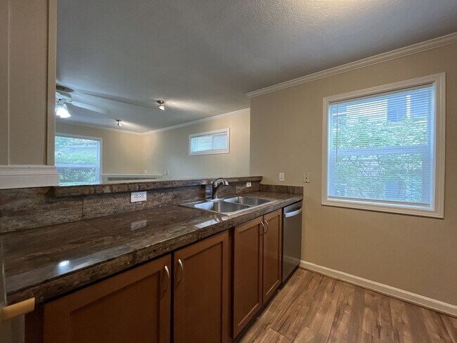 Building Photo - Spacious 904 Sq Ft Home in Bethany with Garage Parking, Washer/Dryer & Modern Kitchen Features