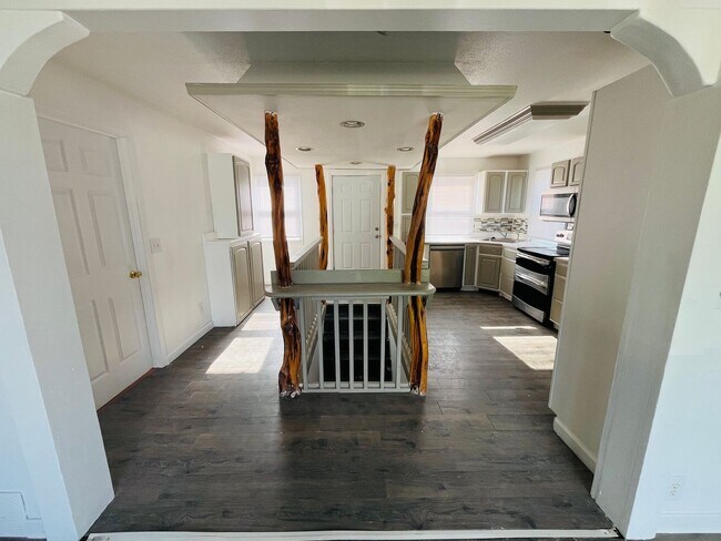 Building Photo - 4 bed 2 bath home with 4 car shop