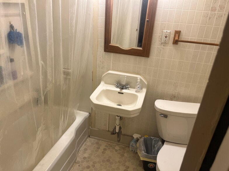 Building Photo - 1741 N Franklin Pl