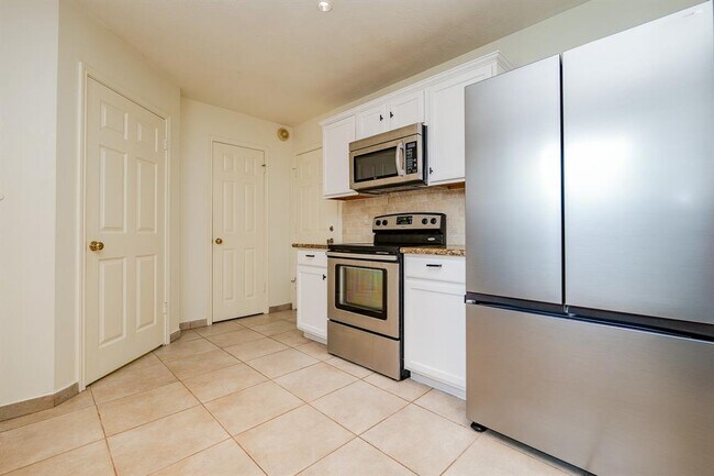 Building Photo - 22510 Holly Lake Dr