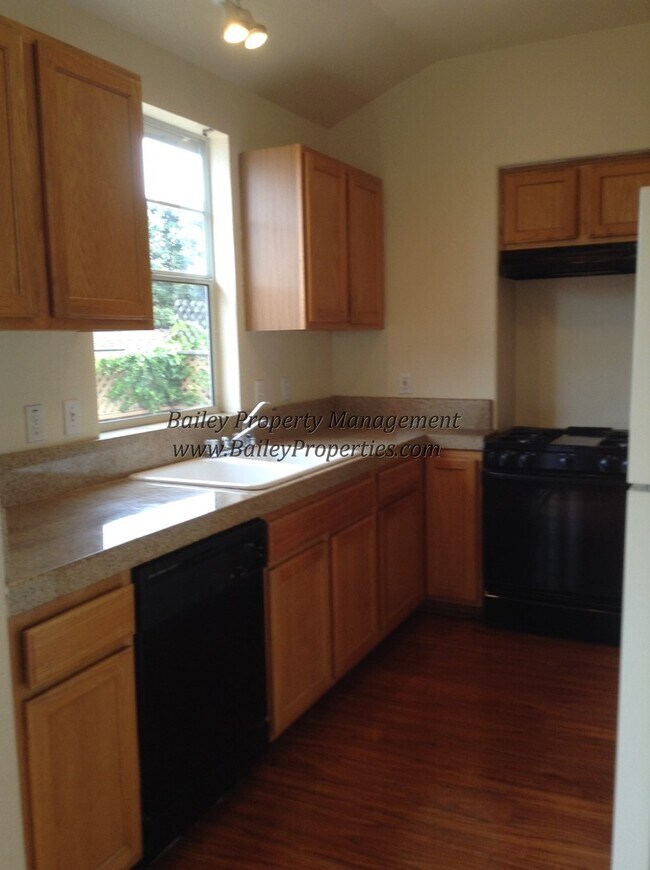 Building Photo - Gorgeous Santa Cruz Home!! 3bed/2.5 bath