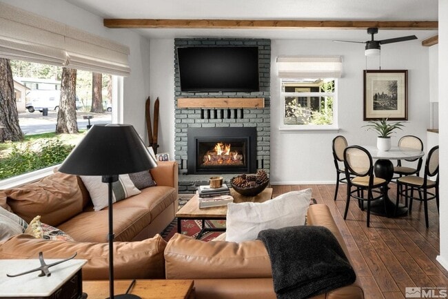 Building Photo - Newly remodeled upscale cabin