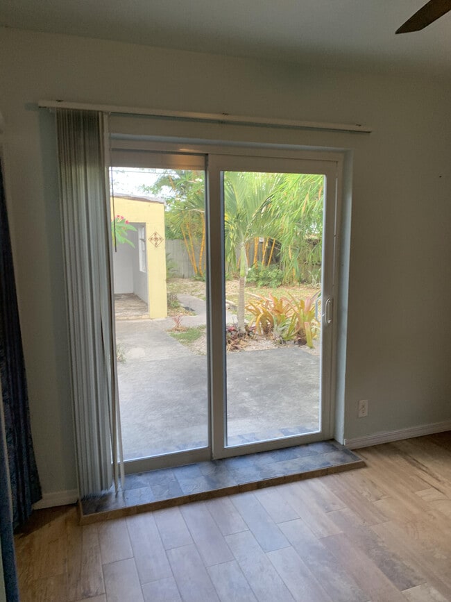 Building Photo - 1500 NW 5th Ave